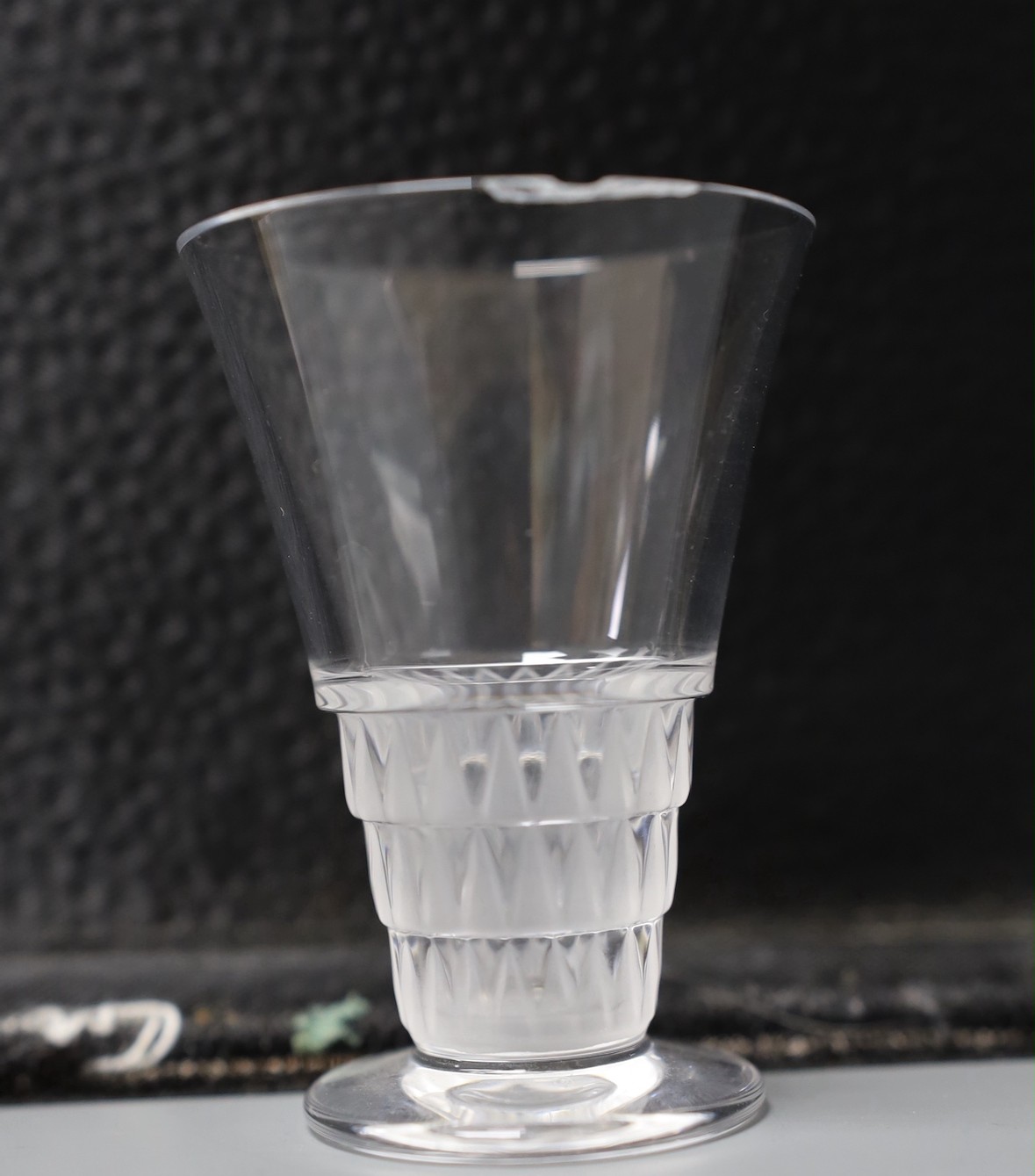 A selection of eight Lalique Bourgueil frosted shot glasses - 7.5cm tall